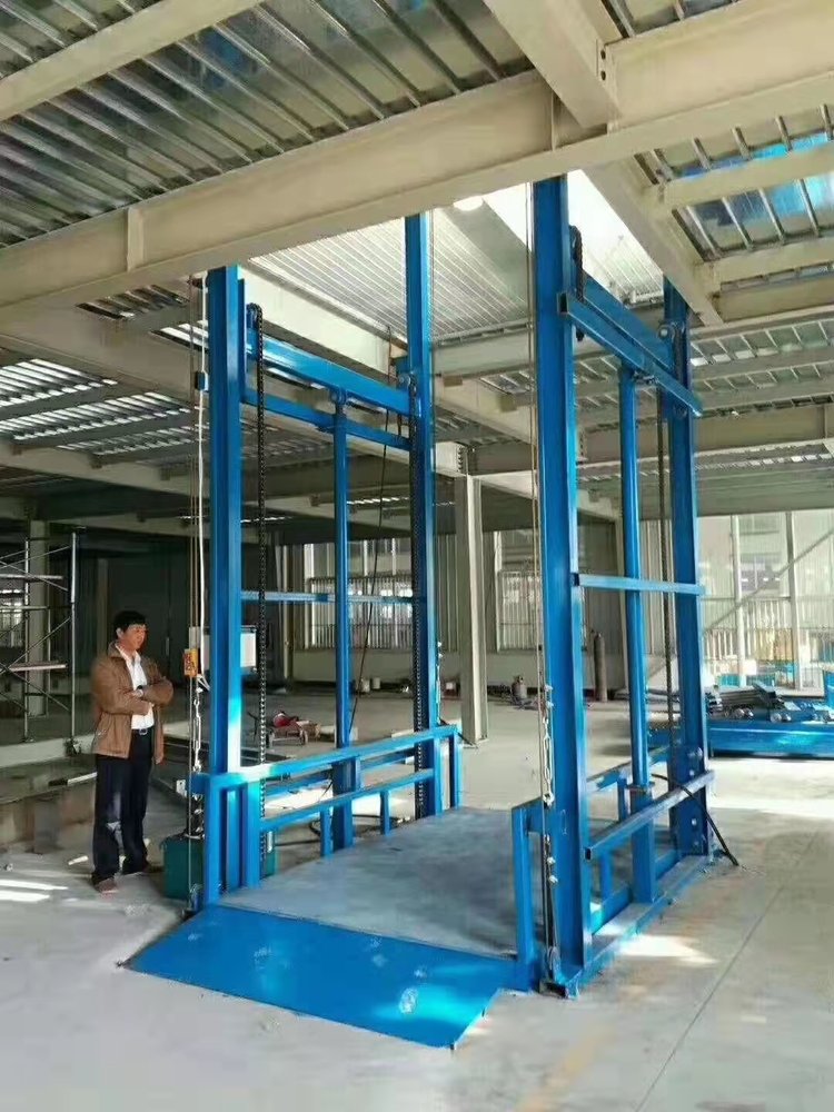 導(dǎo)軌式升降機(jī)